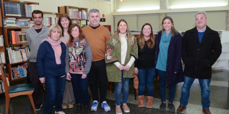 Bordoni junto a la Diputada Provincial Fernanda Bevilacqua visitaron la Biblioteca Popular E. Tornquist