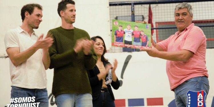 Nueva indumentaria y reconocimientos, en una noche especial para los chicos de Automoto