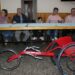 El Municipio y el Sindicato de Trabajadores Municipales entregaron una silla de ruedas de competición a Candela Calabrese
