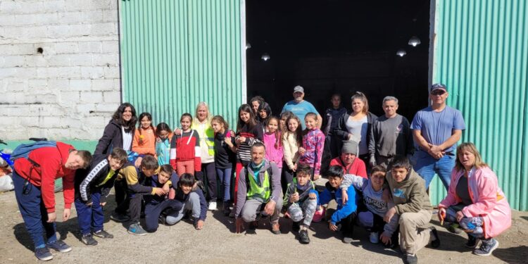 La planta de reciclado 3R recibió la visita de la Escuela N° 6