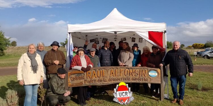 El radicalismo del distrito de Tornquist homenajeó a Raúl Alfonsín al cumplirse 39 años del histórico triunfo de 1983