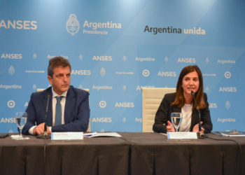 Raverta y Massa anunciaron aumento por movilidad y niguna jubilación quedará por debajo de los 60 mil pesos