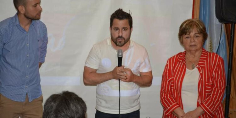 La Unión Cívica Radical de Tornquist realizó una cena con la presencia del Diputado Martín Tetaz