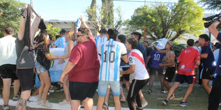 Argentina goleò, es finalista y Tornquist se vistió de fiesta (videos y fotos)
