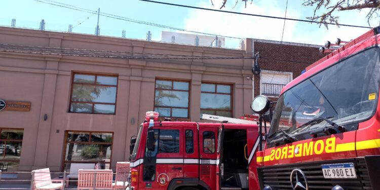Toque de sirena: Los Bomberos fueron convocados por un principio de incendio en la terraza de In Time