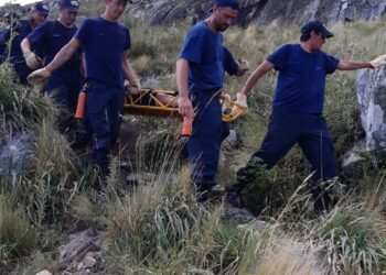 Los bomberos rescataron una persona en el cerro Ventana