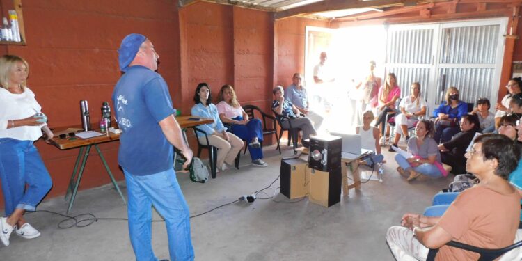 El municipio encabezó un encuentro sobre los beneficios de la equinoterapia en adultos mayores