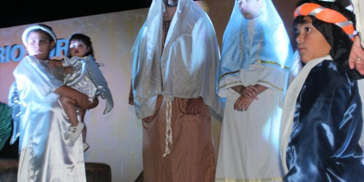 Los Reyes Magos llegaron con su magia al Sum del Barrio Sur (fotos y próximamente videos)