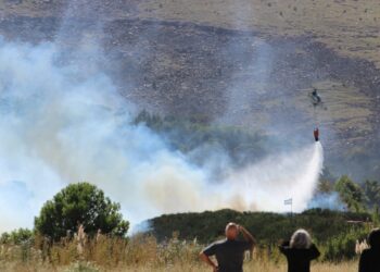 Incendio en las sierras: Estiman que mañana el fuego podría desplazarse a un sector más accesible