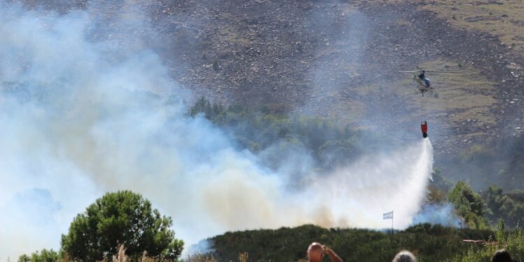 Incendio en las sierras: Estiman que mañana el fuego podría desplazarse a un sector más accesible