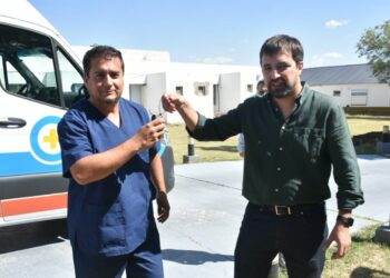 Bordoni recibió al ministro Nicolas Kreplak, quien entregó una ambulancia para Tornquist