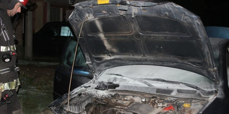 Principio de Incendio en un vehículo