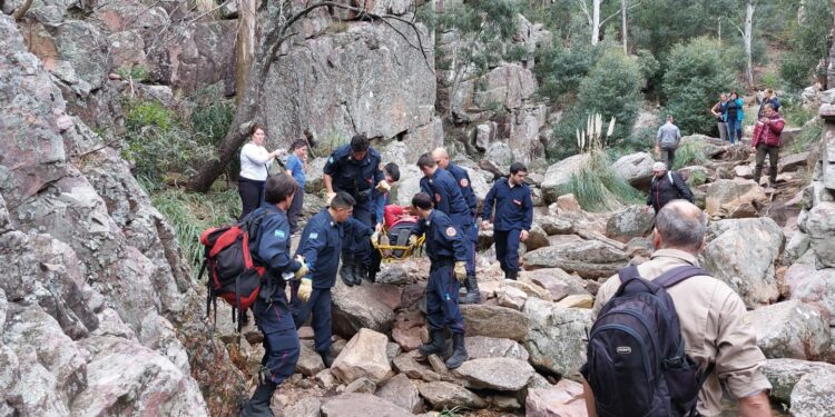 Los Bomberos de Tornquist rescataron a una mujer en la Garganta Olvidada