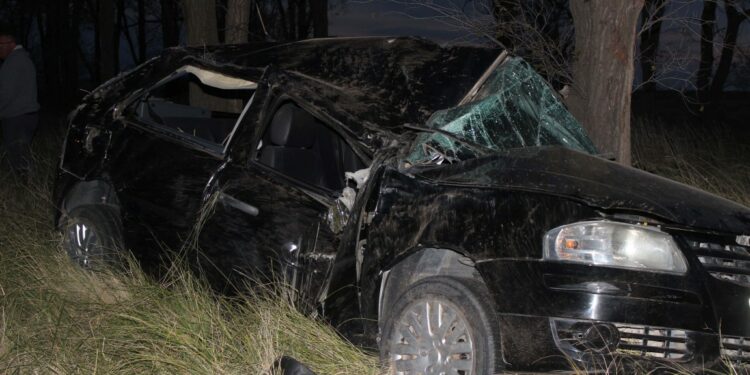 Se encontró un auto volcado cerca del acceso a Tornquist (RN 33) y sin ocupantes (Video Y Fotos)