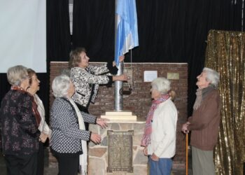 Emotivo festejo por los 70 años de la EES Nº 3 y los 35 de la EP Nº 28