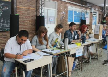 Elecciones 2023: Pasado el mediodía votó más del 35% del padrón