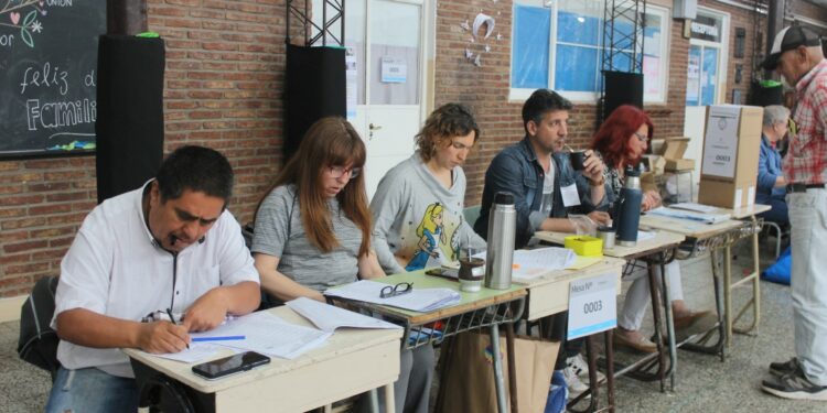 Elecciones 2023: Pasado el mediodía votó más del 35% del padrón