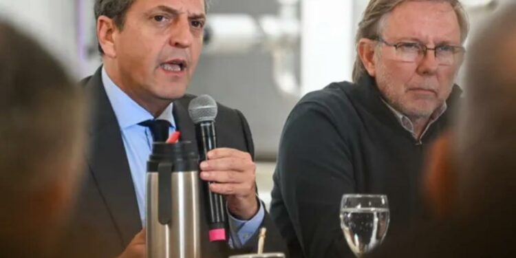El secretario de Agricultura aseguró que el Gobierno procura bajar los impuestos de los productores