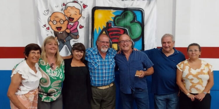 Néstor Schtmidke ganó el pozo mayor del bingo del Hogar de Ancianos “Adela F. Marchetti”