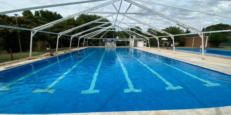 Tornquist Municipio reanuda las obras en la piscina climatizada de Sierra de la Ventana