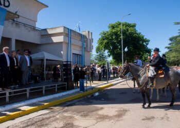 Con un imponente acto y desfile, Tornquist celebró el 114° aniversario del Cambio de Nombre del Distrito