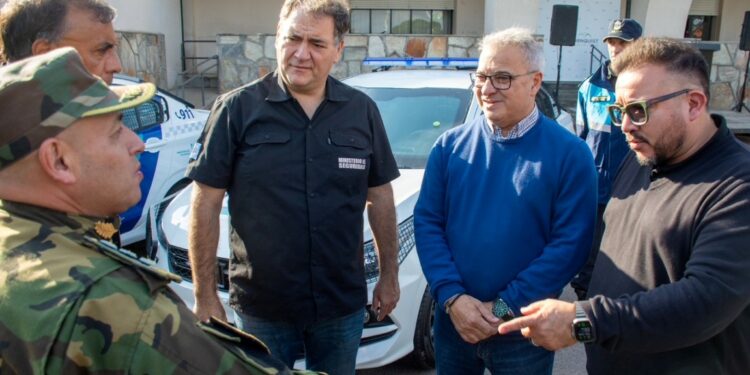 Junto al Ministro de Seguridad provincial, Bordoni entregó nuevos móviles policiales