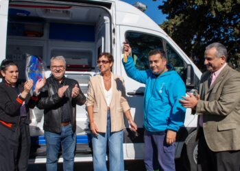 El distrito recibió una nueva ambulancia y equipamiento informático para el Hospital Municipal