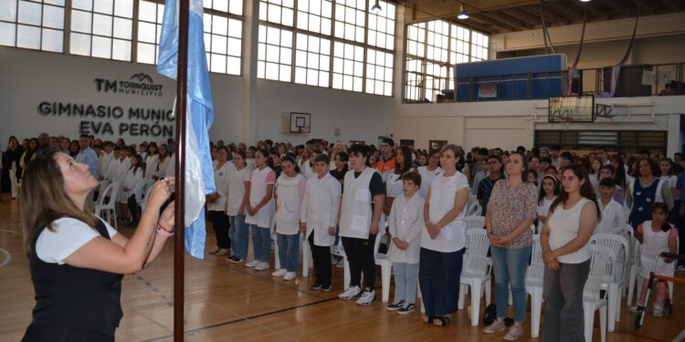 El Concejo deliberante distinguió a abanderados y escoltas