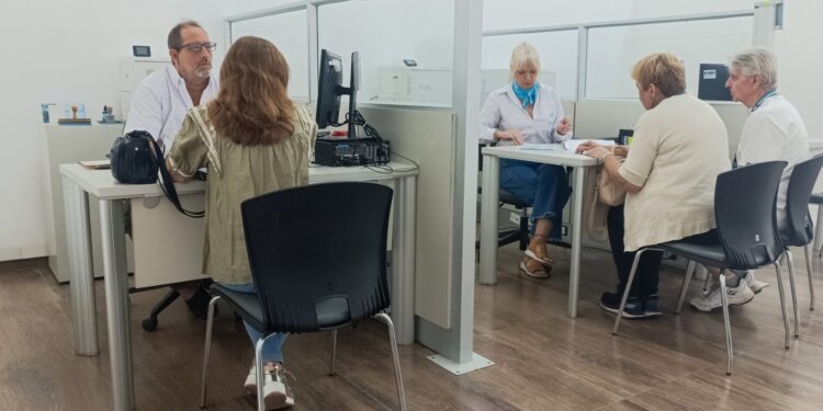 En La Plata se inicia el operativo puerta a puerta de ARBA para  desendeudar a jubilados y pensionados