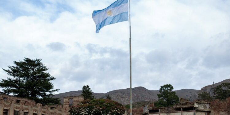 Villa Ventana se vistió de celeste y blanco para celebrar el Día de la Bandera