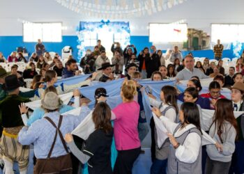 Tornquist celebró el Día de la Independencia con un acto que destacó la fuerza de la comunidad