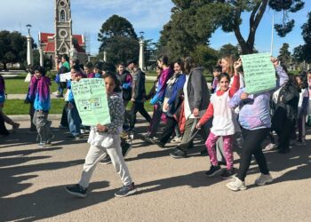 Multitudinaria caminata inclusiva por el Día de la Educación Especial
