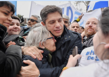 Kicillof participó de la marcha en rechazo al proyecto de Ley de Inviolabilidad de la Propiedad Privada